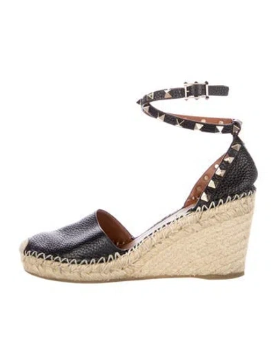 Pre-owned Valentino Garavani Rockstud Accents Leather D'orsay Pumps In Black