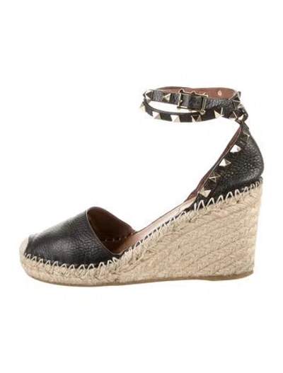 Pre-owned Valentino Garavani Rockstud Accents Leather D'orsay Pumps In Black