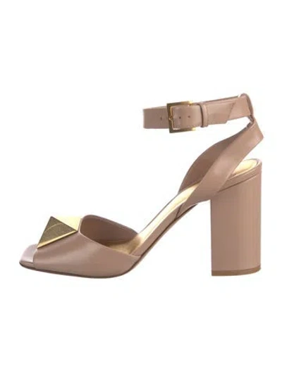 Pre-owned Valentino Garavani Rockstud Accents Leather D'orsay Pumps In Neutral