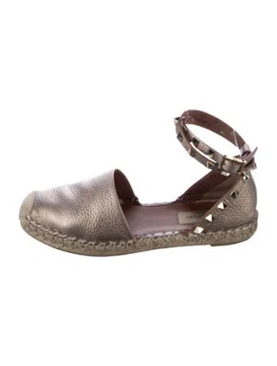 Pre-owned Valentino Garavani Rockstud Accents Leather Espadrilles In Gold