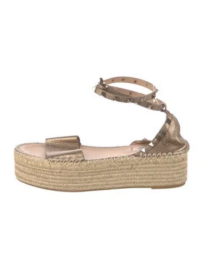 Pre-owned Valentino Garavani Rockstud Accents Leather Espadrilles In Gold