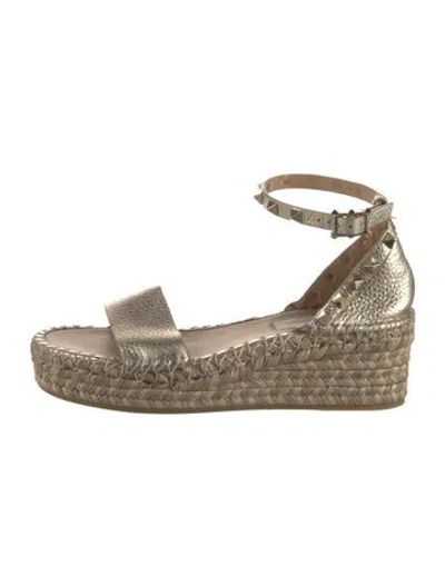Pre-owned Valentino Garavani Rockstud Accents Leather Espadrilles In Gold