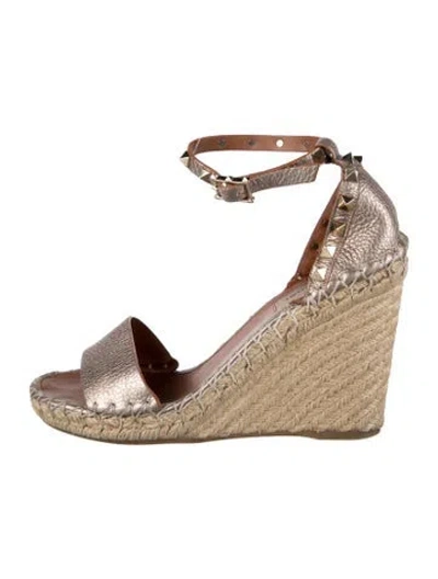Pre-owned Valentino Garavani Rockstud Accents Leather Espadrilles In Gold/metallic