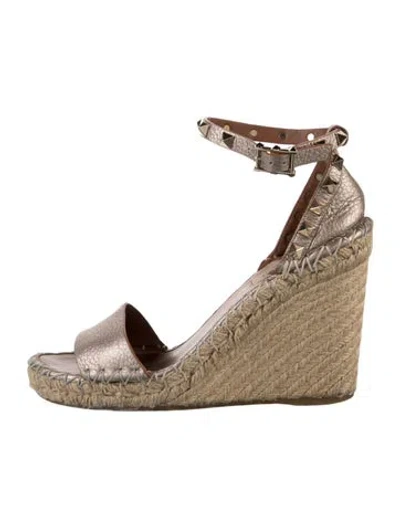 Pre-owned Valentino Garavani Rockstud Accents Leather Espadrilles In Gold/metallic