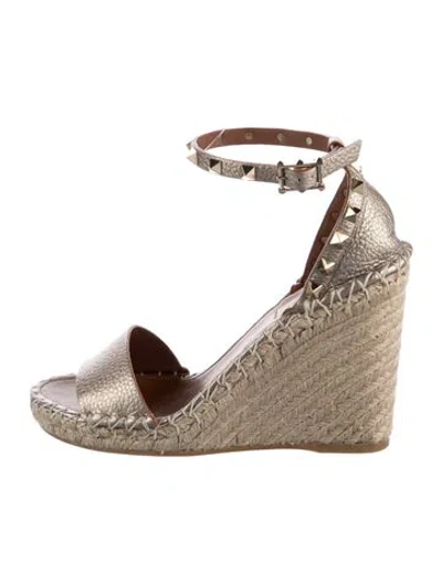 Pre-owned Valentino Garavani Rockstud Accents Leather Espadrilles In Metallic/neutrals
