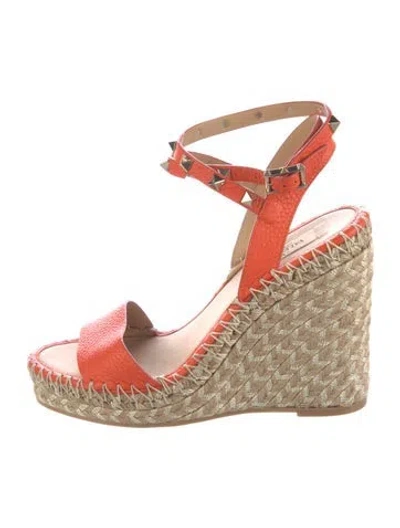 Pre-owned Valentino Garavani Rockstud Accents Leather Espadrilles In Metallic/orange