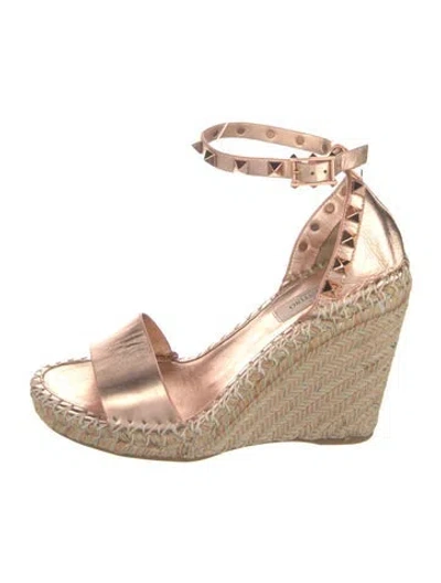 Pre-owned Valentino Garavani Rockstud Accents Leather Espadrilles In Metallic/pink