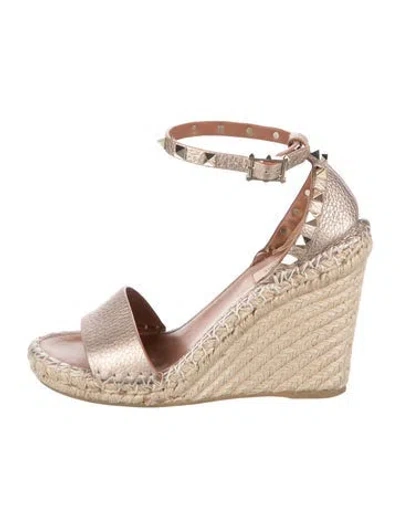 Pre-owned Valentino Garavani Rockstud Accents Leather Espadrilles In Metallic/pink
