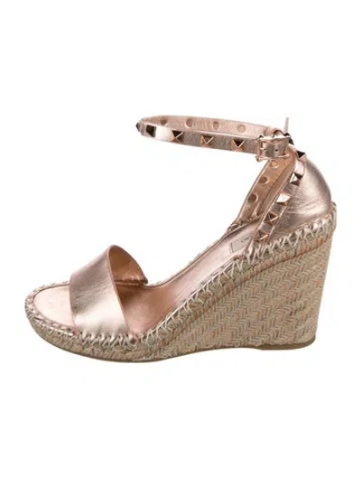 Pre-owned Valentino Garavani Rockstud Accents Leather Espadrilles In Metallic/pink
