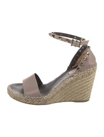 Pre-owned Valentino Garavani Rockstud Accents Leather Espadrilles In Neutrals