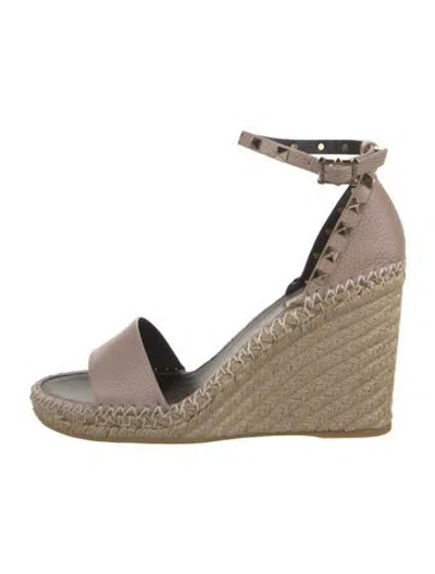 Pre-owned Valentino Garavani Rockstud Accents Leather Espadrilles W/ Tags In Neutral