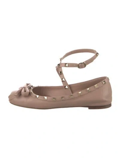 Pre-owned Valentino Garavani Rockstud Accents Leather Flats In Neutral