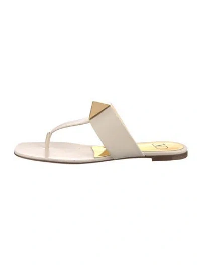 Pre-owned Valentino Garavani Rockstud Accents Leather Flip Flops In White