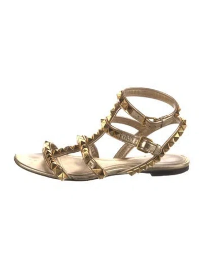 Pre-owned Valentino Garavani Rockstud Accents Leather Gladiator Sandals