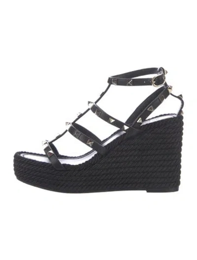 Pre-owned Valentino Garavani Rockstud Accents Leather Gladiator Sandals In Black