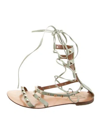Pre-owned Valentino Garavani Rockstud Accents Leather Gladiator Sandals In Black/brown