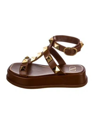 Pre-owned Valentino Garavani Rockstud Accents Leather Gladiator Sandals In Brown