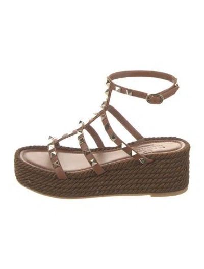 Pre-owned Valentino Garavani Rockstud Accents Leather Gladiator Sandals In Brown