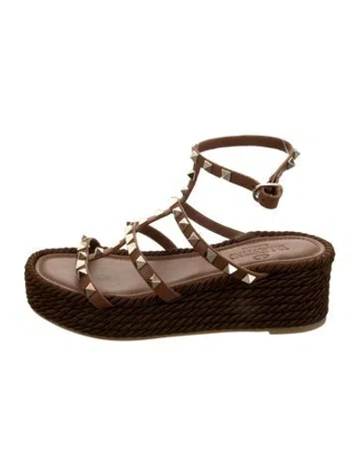 Pre-owned Valentino Garavani Rockstud Accents Leather Gladiator Sandals In Brown