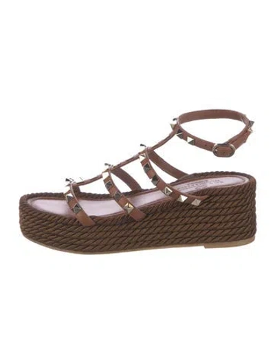 Pre-owned Valentino Garavani Rockstud Accents Leather Gladiator Sandals In Brown