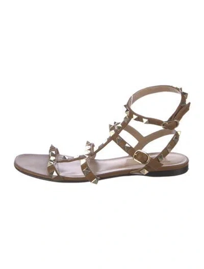 Pre-owned Valentino Garavani Rockstud Accents Leather Gladiator Sandals In Brown
