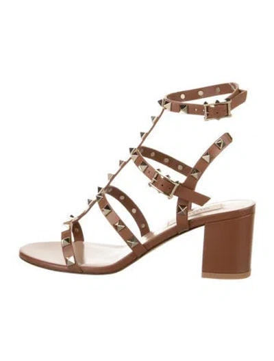 Pre-owned Valentino Garavani Rockstud Accents Leather Gladiator Sandals In Brown