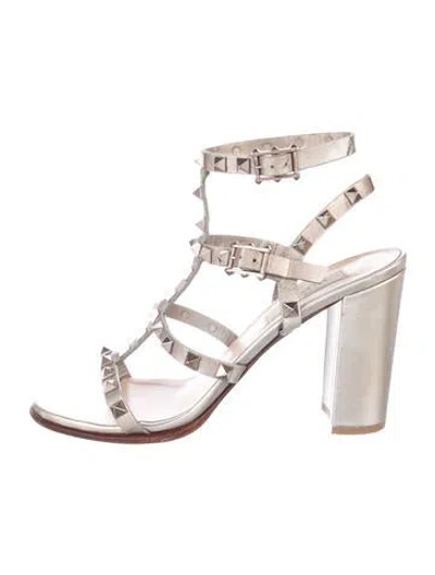 Pre-owned Valentino Garavani Rockstud Accents Leather Gladiator Sandals In Gold/metallic