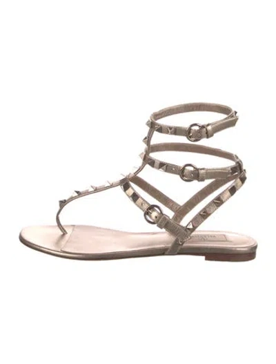 Pre-owned Valentino Garavani Rockstud Accents Leather Gladiator Sandals In Gold/metallic