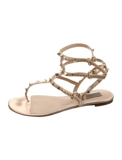 Pre-owned Valentino Garavani Rockstud Accents Leather Gladiator Sandals In Gold/metallic