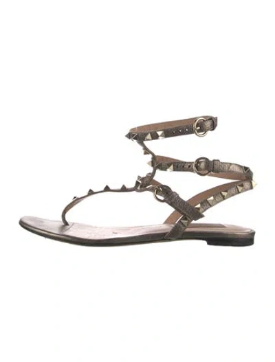 Pre-owned Valentino Garavani Rockstud Accents Leather Gladiator Sandals In Gray