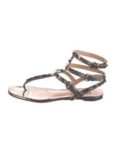 Pre-owned Valentino Garavani Rockstud Accents Leather Gladiator Sandals In Gray
