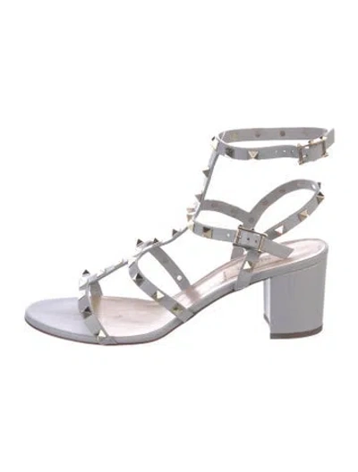 Pre-owned Valentino Garavani Rockstud Accents Leather Gladiator Sandals In Grey