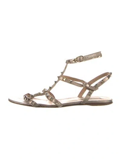 Pre-owned Valentino Garavani Rockstud Accents Leather Gladiator Sandals In Metallic/neutrals