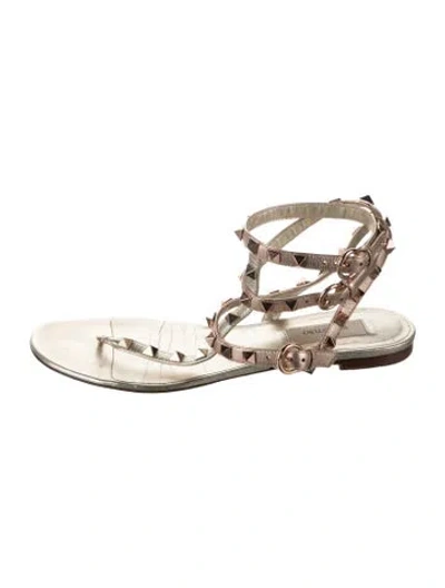 Pre-owned Valentino Garavani Rockstud Accents Leather Gladiator Sandals In Metallic/neutrals