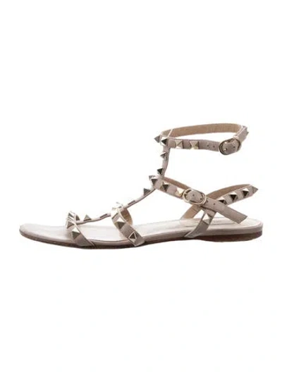 Pre-owned Valentino Garavani Rockstud Accents Leather Gladiator Sandals In Metallic/neutrals