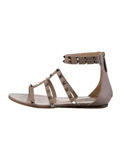 Pre-owned Valentino Garavani Rockstud Accents Leather Gladiator Sandals In Neutral