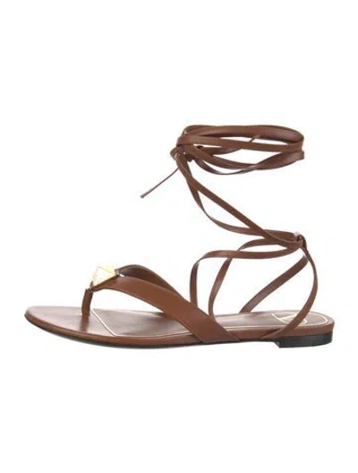 Pre-owned Valentino Garavani Rockstud Accents Leather Gladiator Sandals In Neutral