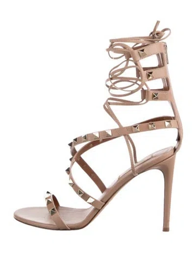 Pre-owned Valentino Garavani Rockstud Accents Leather Gladiator Sandals In Neutral