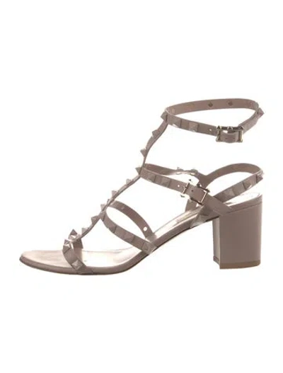 Pre-owned Valentino Garavani Rockstud Accents Leather Gladiator Sandals In Neutral