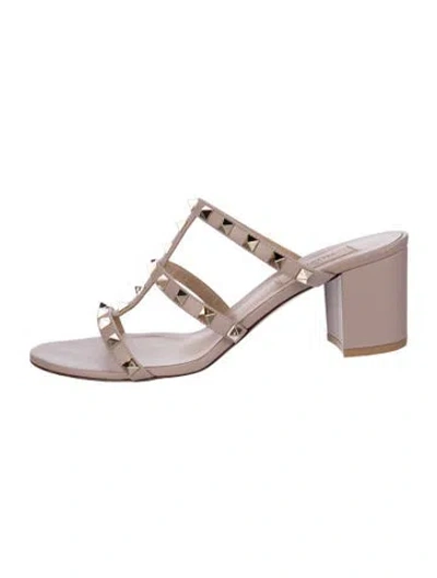 Pre-owned Valentino Garavani Rockstud Accents Leather Gladiator Sandals In Neutral