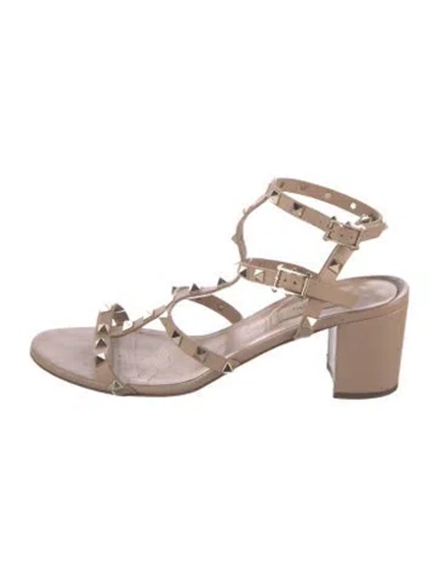 Pre-owned Valentino Garavani Rockstud Accents Leather Gladiator Sandals In Neutral