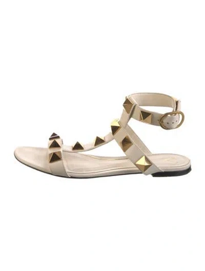 Pre-owned Valentino Garavani Rockstud Accents Leather Gladiator Sandals In Neutral