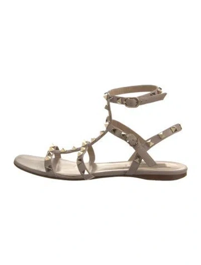 Pre-owned Valentino Garavani Rockstud Accents Leather Gladiator Sandals In Neutral