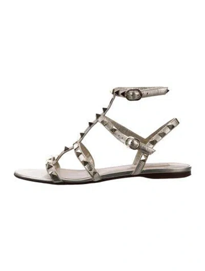 Pre-owned Valentino Garavani Rockstud Accents Leather Gladiator Sandals In Neutral