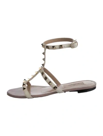Pre-owned Valentino Garavani Rockstud Accents Leather Gladiator Sandals In Neutral