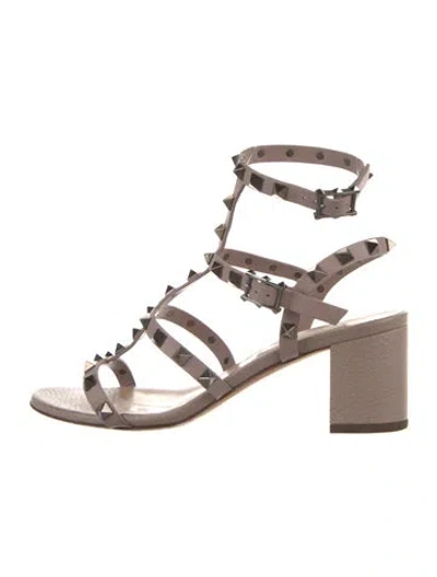 Pre-owned Valentino Garavani Rockstud Accents Leather Gladiator Sandals In Neutral