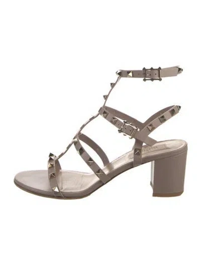 Pre-owned Valentino Garavani Rockstud Accents Leather Gladiator Sandals In Neutral