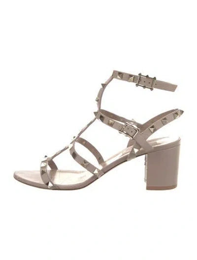 Pre-owned Valentino Garavani Rockstud Accents Leather Gladiator Sandals In Neutral