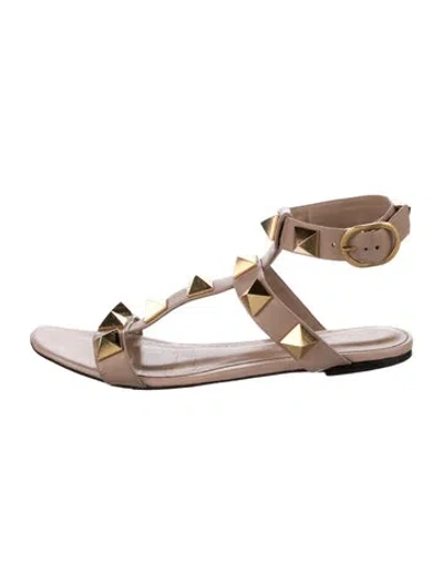 Pre-owned Valentino Garavani Rockstud Accents Leather Gladiator Sandals In Neutral