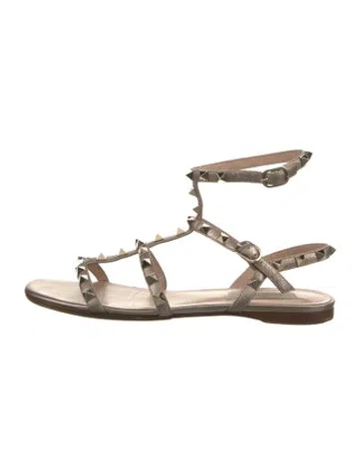 Pre-owned Valentino Garavani Rockstud Accents Leather Gladiator Sandals In Neutrals